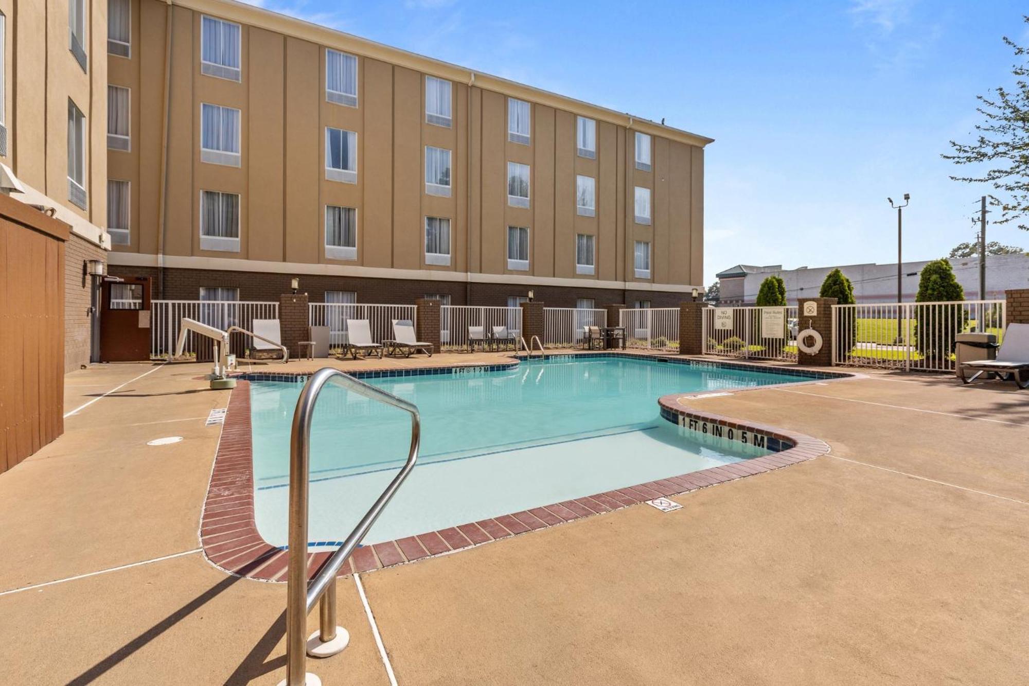 Holiday Inn Express Hotel & Suites Starkville, An Ihg Hotel Kültér fotó